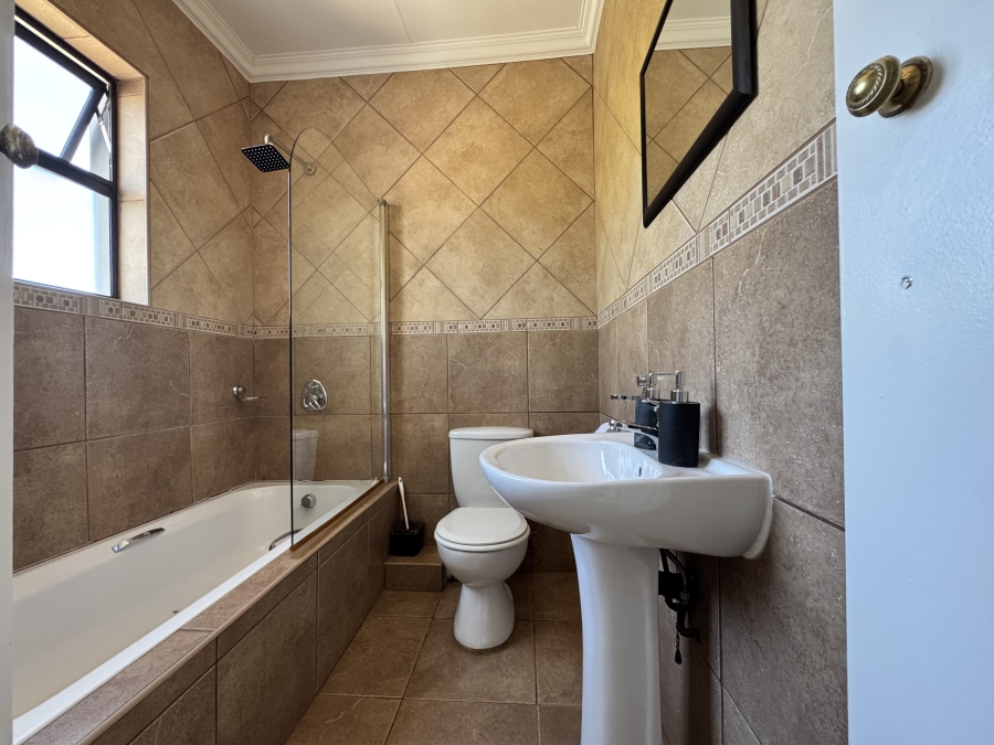 To Let 3 Bedroom Property for Rent in La Hoff North West